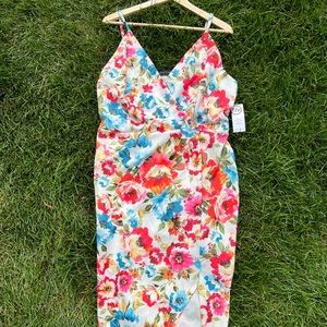 NWT Fashion to Figure Floral Dress